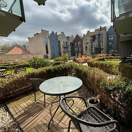 White Glove Neptun Stare Lägenhet