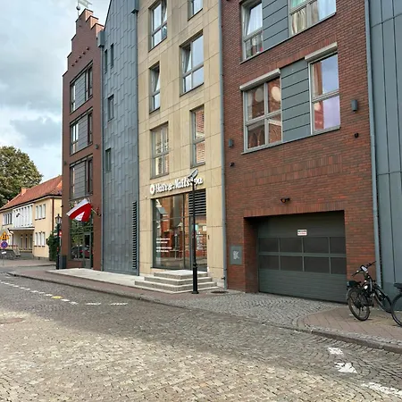 Apartment White Glove Neptun Stare *
